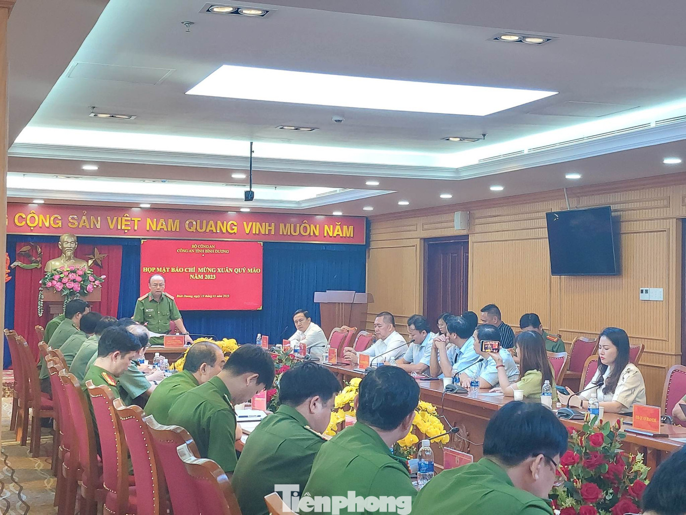 Đại tá Trần Văn Chính thông tin tại buổi gặp mặt Đại tá Trần Văn Chính thông tin tại buổi gặp mặt