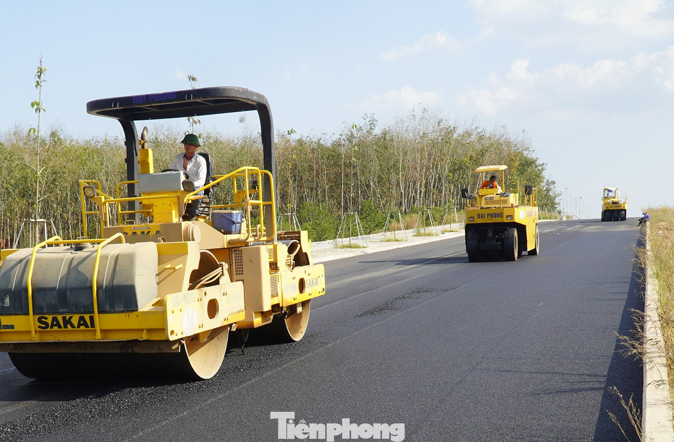 Đường Bắc Tân Uyên – Phú Giáo – Bàu Bàng là dự án thuộc nhóm B, công trình giao thông cấp II. Tuyến đường tạo lực này được chia thành 4 dự án thành phần với tổng mức đầu tư hơn 3.800 tỷ đồng. Trong đó, đoạn từ thị trấn Tân Thành (huyện Bắc Tân Uyên) đến Ngã ba Tam Lập (huyện Phú Giáo) dài hơn 9,2 km với kinh phí hơn 725 tỷ đồng đã cơ bản hoàn thành, dự kiến thông xe vào tháng 2/2023. Đường Bắc Tân Uyên – Phú Giáo – Bàu Bàng là dự án thuộc nhóm B, công trình giao thông cấp II. Tuyến đường tạo lực này được chia thành 4 dự án thành phần với tổng mức đầu tư hơn 3.800 tỷ đồng. Trong đó, đoạn từ thị trấn Tân Thành (huyện Bắc Tân Uyên) đến Ngã ba Tam Lập (huyện Phú Giáo) dài hơn 9,2 km với kinh phí hơn 725 tỷ đồng đã cơ bản hoàn thành, dự kiến thông xe vào tháng 2/2023.