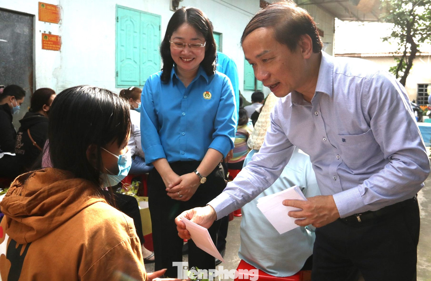 Ông Phạm Tất Thắng chúc các gia đình công nhân lao động ở lại Bình Dương đón Tết ấm áp, sum vầy. Ông Phạm Tất Thắng chúc các gia đình công nhân lao động ở lại Bình Dương đón Tết ấm áp, sum vầy.