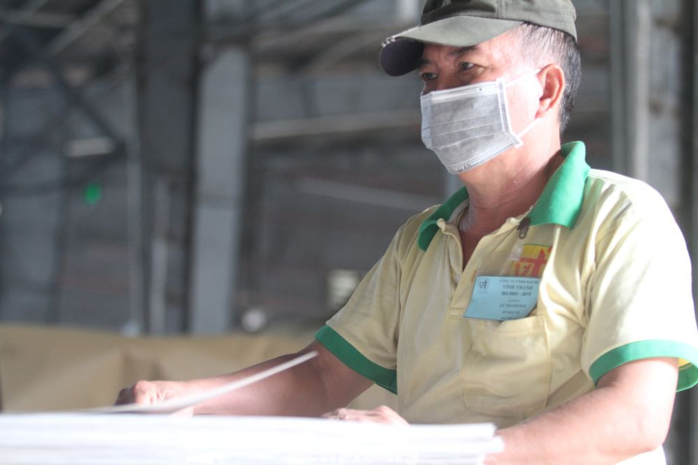 “Công ty có tổ chức Công đoàn, Chi đoàn cơ sở nên nhiều hoạt động xã hội được tổ chức thường xuyên. Chúng tôi đặc biệt quan tâm đến đời sống người lao động, xem họ như người trong nhà nên sẵn sàng hỗ trợ tất cả những gì có thể. Hằng năm, công nhân được tăng lương theo quy định, nhờ có thu nhập ổn định nên tâm lý người lao động được thoải mái để cống hiến cho sự phát triển của công ty”, bà Nhung chia sẻ.