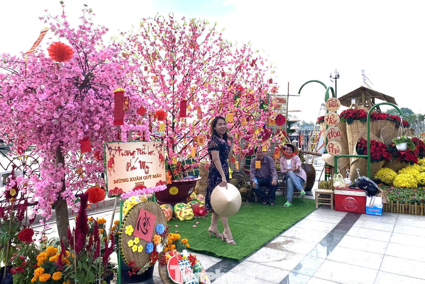 Một điểm "check in" bên sông Sài Gòn do tuổi trẻ Bình Dương thực hiện Một điểm "check in" bên sông Sài Gòn do tuổi trẻ Bình Dương thực hiện