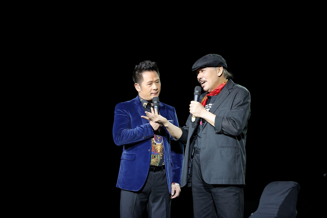 Bằng Kiều tự nhận mình là nghệ sĩ duy nhất được mời ngấm bối cảnh của Hà Nội trong "Ngẫu hứng phố". Ảnh: Hòa Nguyễn Bằng Kiều tự nhận mình là nghệ sĩ duy nhất được mời ngấm bối cảnh của Hà Nội trong "Ngẫu hứng phố". Ảnh: Hòa Nguyễn