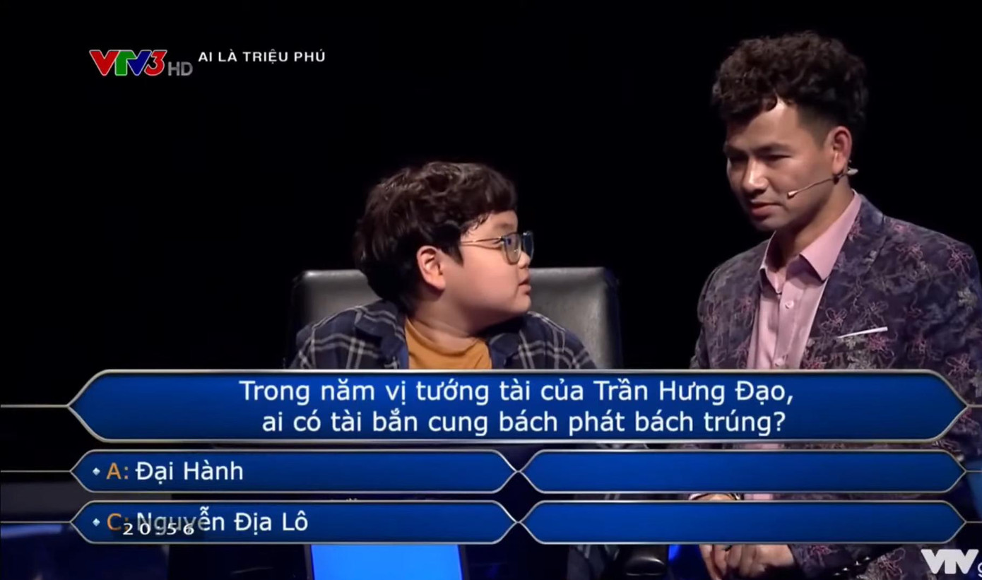 Bi "béo" được ngồi trên ghế nóng trợ giúp bố Bi "béo" được ngồi trên ghế nóng trợ giúp bố