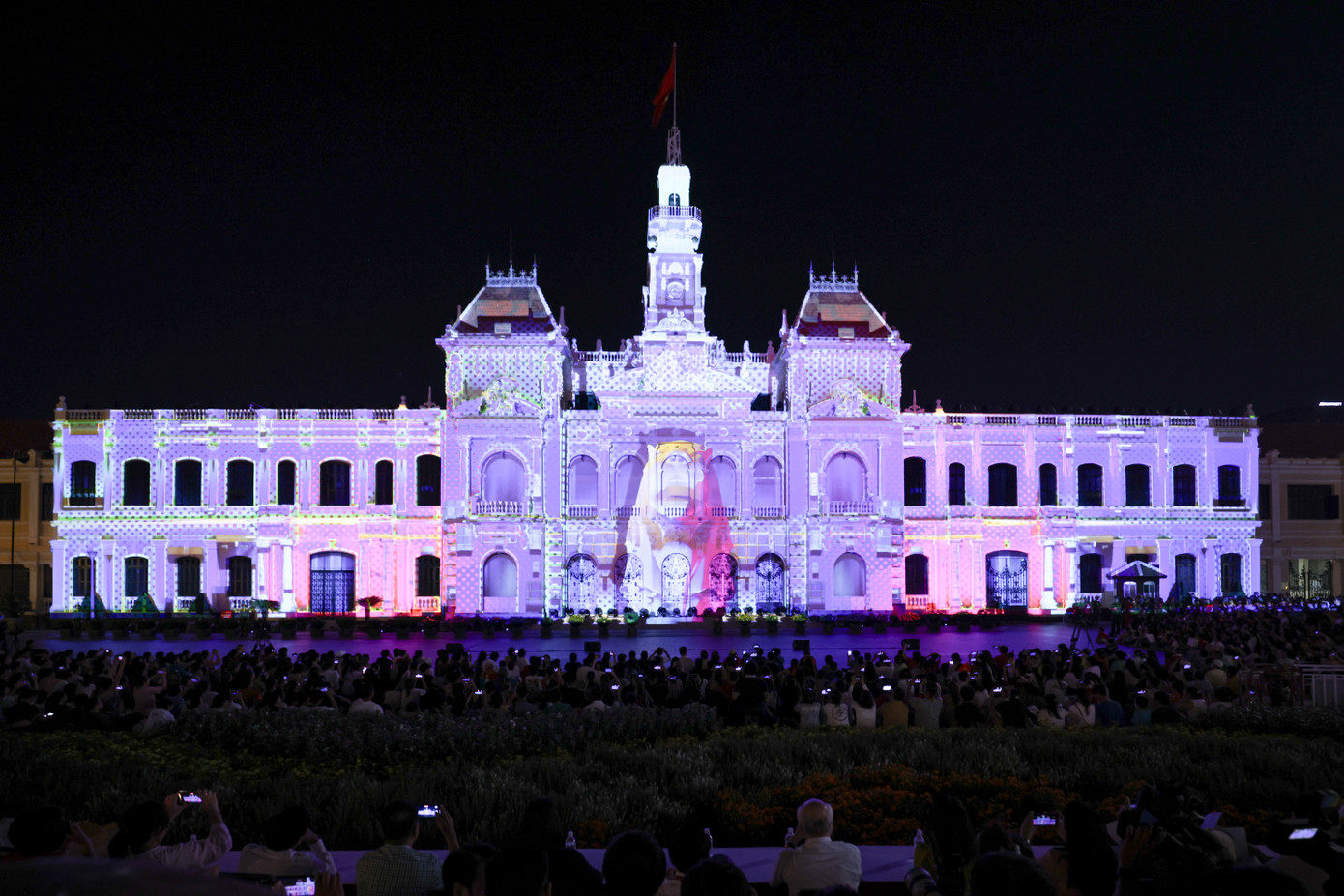 Màn trình diễn của Hexogon Solutions, Singapore. Màn trình diễn của Hexogon Solutions, Singapore.