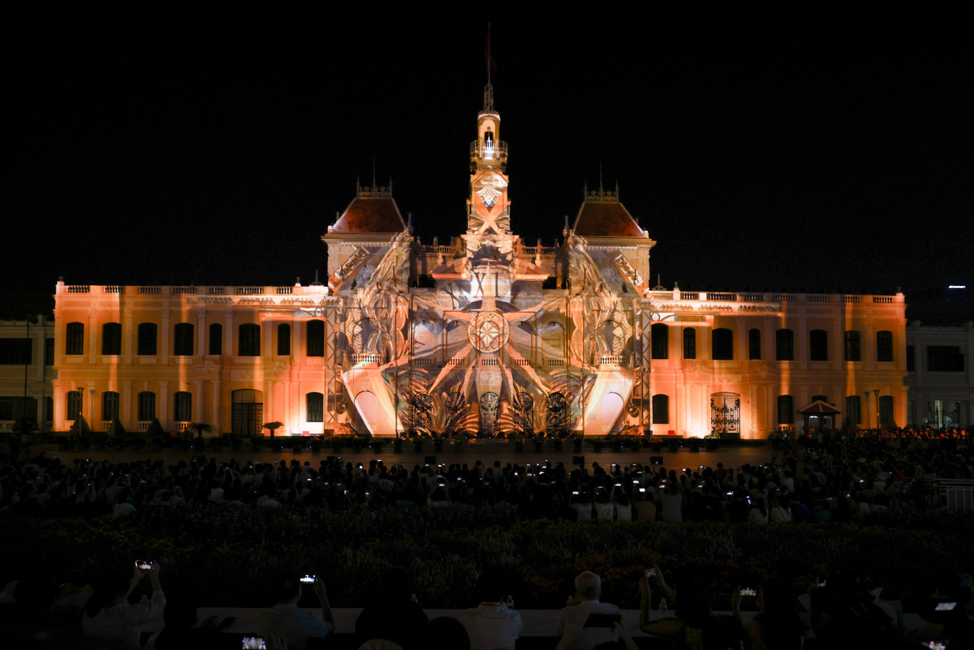 Màn trình diễn của Dirty Monitor, Vương quốc Bỉ. Màn trình diễn của Dirty Monitor, Vương quốc Bỉ.