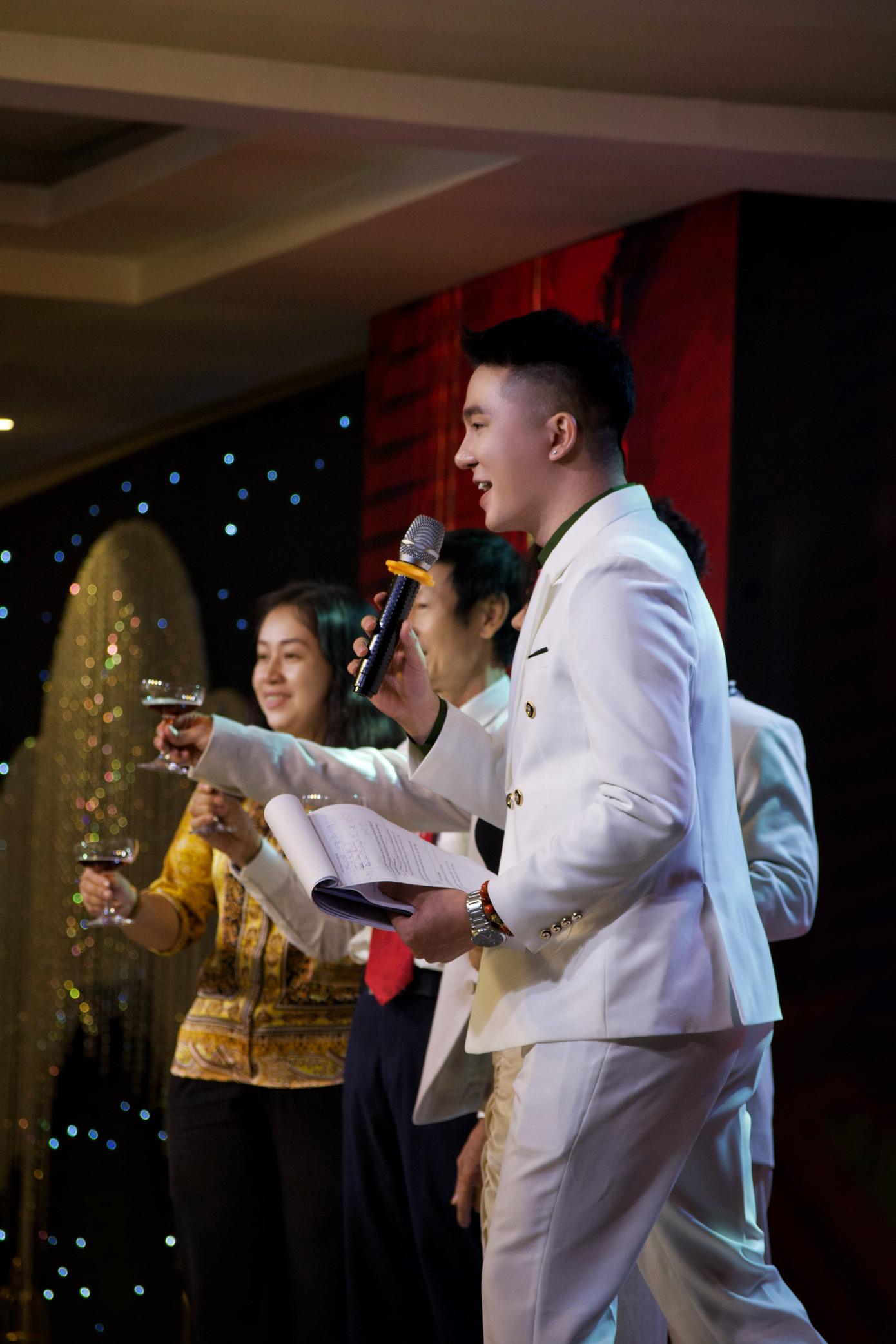 Đức Trọng trong một buổi làm MC cho một sự kiện. Đức Trọng trong một buổi làm MC cho một sự kiện.