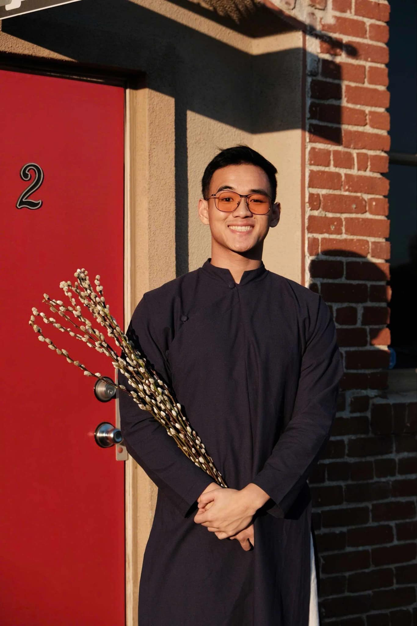 Trần Nguyên Hà mặc áo dài, chụp ảnh Tết Việt, tại Mỹ.