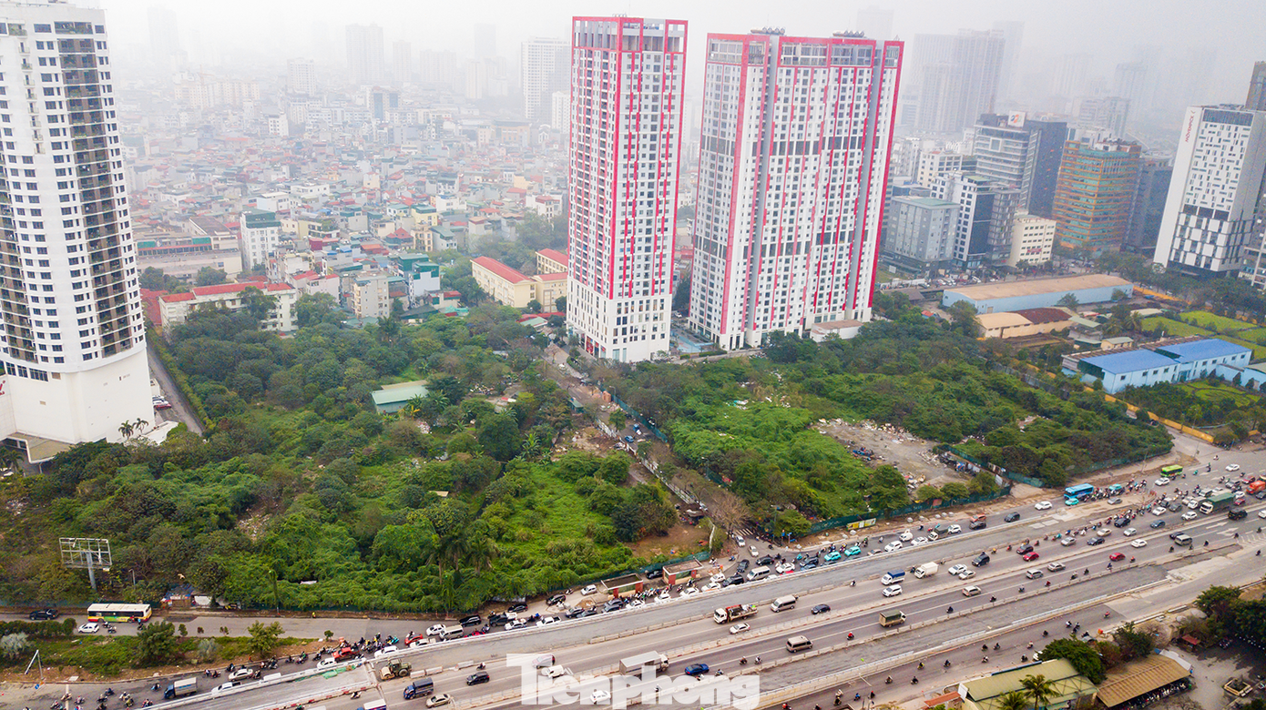 Dự án Constrexim Complex do Công ty Cổ phần Đầu tư Xây dựng và Thương mại Việt Nam (Constrexim Holdings) làm chủ đầu tư. Dự án Constrexim Complex do Công ty Cổ phần Đầu tư Xây dựng và Thương mại Việt Nam (Constrexim Holdings) làm chủ đầu tư.