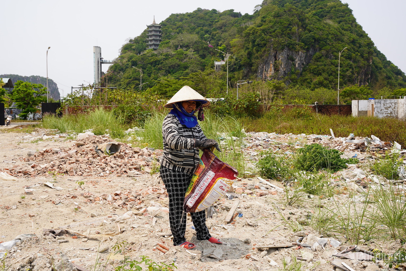 Khu đất nằm đối diện với danh thắng Ngũ Hành Sơn.