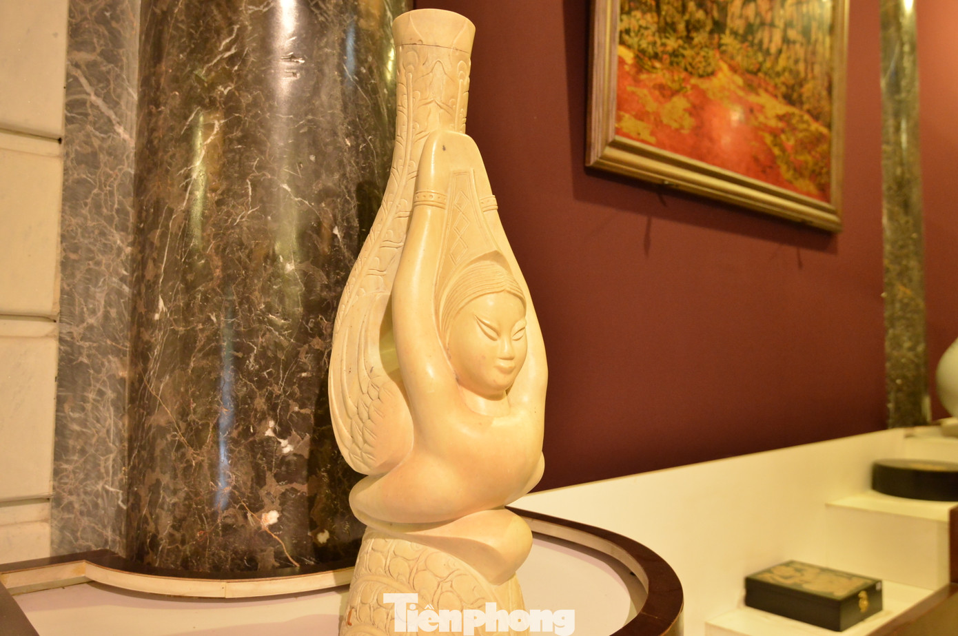 Theo gia chủ, thay vì sử dụng vôi vữa như thông thường thì hệ thống móng, cột, dầm, xà bằng đá của lâu đài được kết nối với nhau bằng kỹ thuật mộng đá (sử dụng keo dính truyền thống là vôi và mật mía). Theo gia chủ, thay vì sử dụng vôi vữa như thông thường thì hệ thống móng, cột, dầm, xà bằng đá của lâu đài được kết nối với nhau bằng kỹ thuật mộng đá (sử dụng keo dính truyền thống là vôi và mật mía).