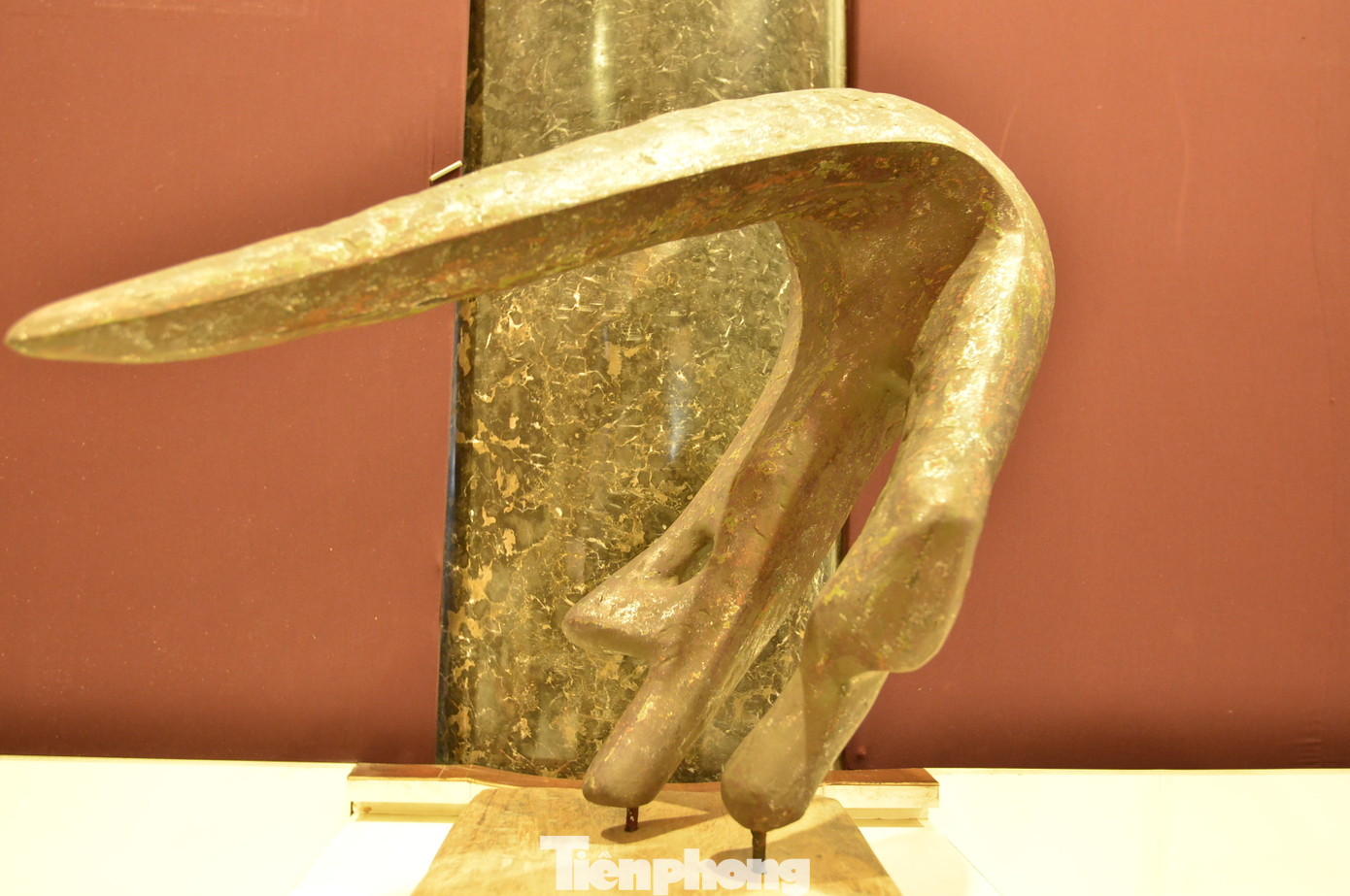 Nhiều tác phẩm tại lâu đài có sự góp sức của nhiều tên tuổi nổi tiếng như họa sĩ Vũ Xuân Đông, nhà điêu khắc Đào Châu Khải, họa sĩ Lý Trực Sơn. Nhiều tác phẩm tại lâu đài có sự góp sức của nhiều tên tuổi nổi tiếng như họa sĩ Vũ Xuân Đông, nhà điêu khắc Đào Châu Khải, họa sĩ Lý Trực Sơn.