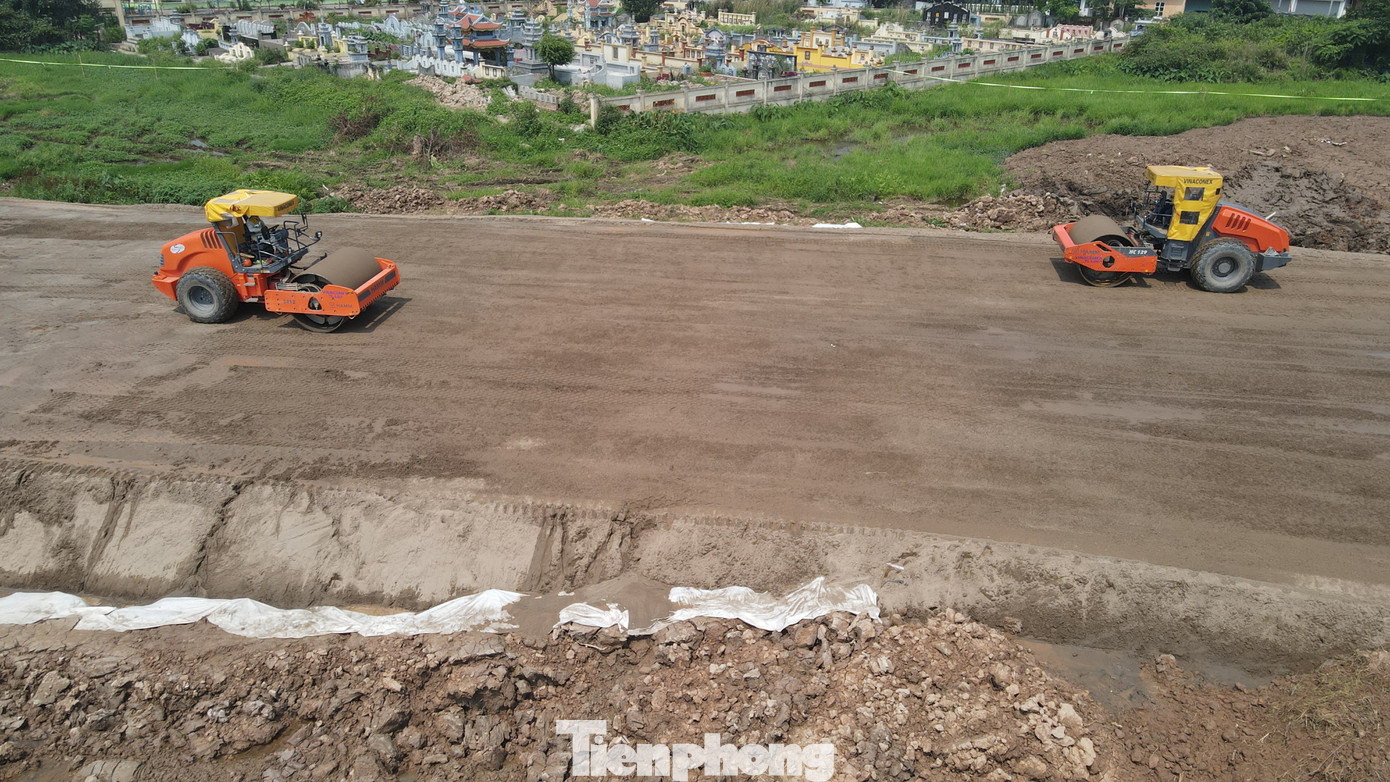 Công trường gói thầu số 9 đang duy trì 23 mũi thi công tại các hạng mục như: Xử lý đất yếu; cầu; đường… để đạt tiến độ đã cam kết với chủ đầu tư.