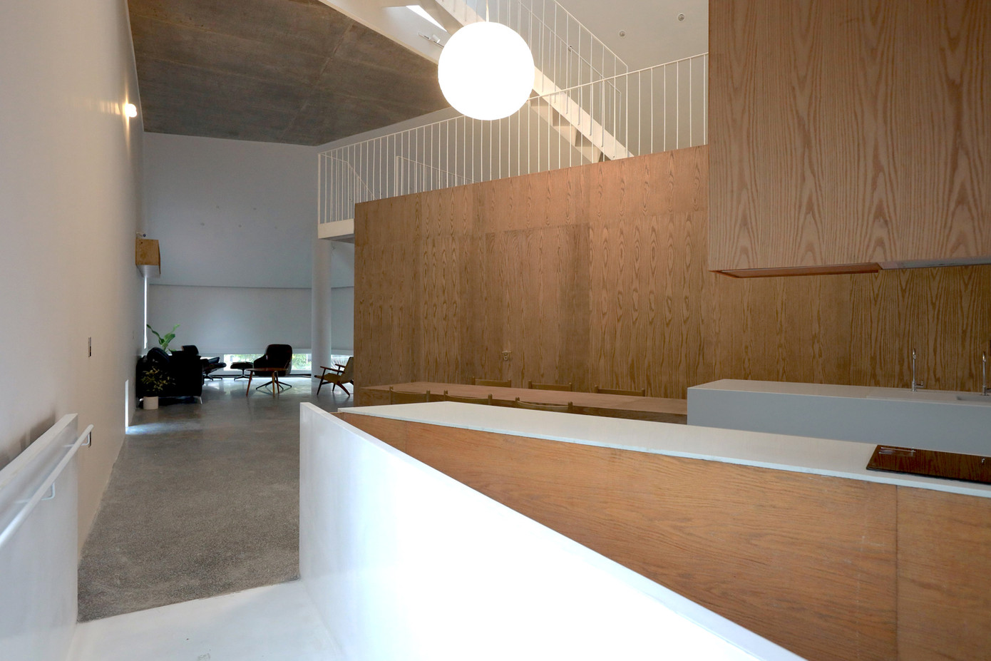 Tầng 3 là không gian sinh hoạt chung, phòng ngủ nhỏ và phòng thờ.