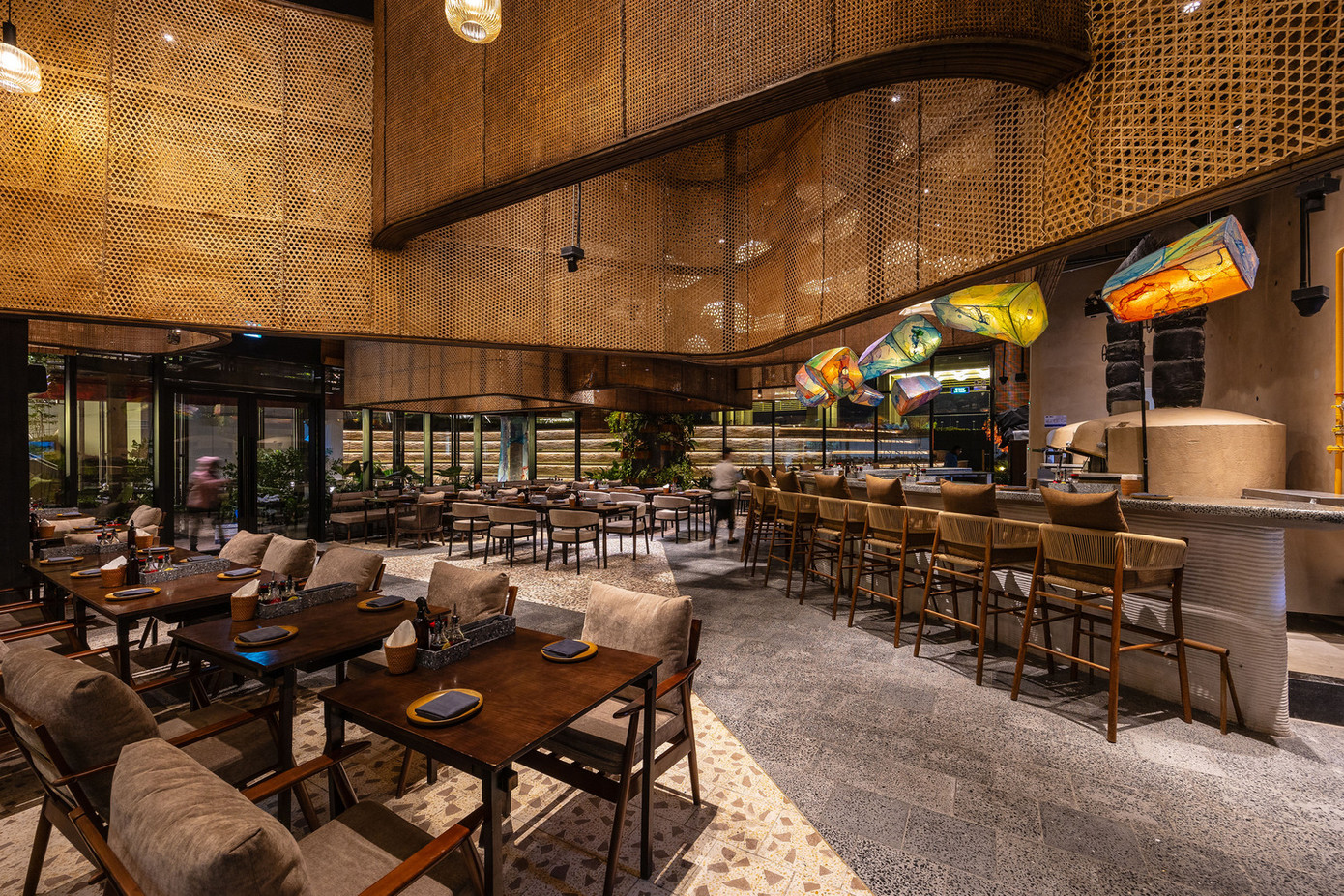 Thiết kế ưu tiên tính bền vững bằng cách tái sử dụng vật liệu từ rác thải xây dựng.