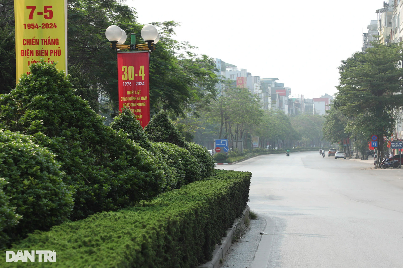 Nút giao Ô Chợ Dừa cũng là một điểm nóng về ùn tắc giao thông của Thủ đô, vào dịp nghỉ lễ vị trí này tạm thời được "nghỉ ngơi". Ảnh chụp tại Ô Chợ Dừa lúc 7h30. Nút giao Ô Chợ Dừa cũng là một điểm nóng về ùn tắc giao thông của Thủ đô, vào dịp nghỉ lễ vị trí này tạm thời được "nghỉ ngơi". Ảnh chụp tại Ô Chợ Dừa lúc 7h30.