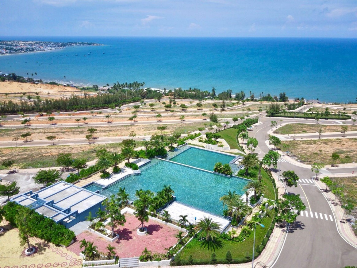 Dự án Sentosa Mũi Né đã cơ bản hoàn thành hạ tầng, bể bơi từ nhiều năm, nhưng hiện vẫn chưa được cấp phép xây dựng. Dự án Sentosa Mũi Né đã cơ bản hoàn thành hạ tầng, bể bơi từ nhiều năm, nhưng hiện vẫn chưa được cấp phép xây dựng.