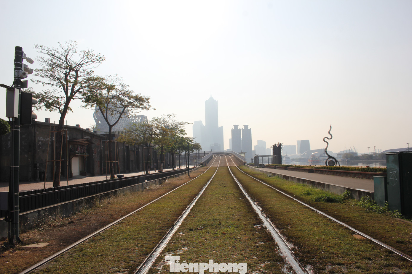 Với kiến trúc ấn tượng và cảnh quan bắt mắt, cầu Đại Cảng thu hút hàng trăm nghìn người đến thăm quan hàng năm, nhất là trong những tháng mùa hè. Với kiến trúc ấn tượng và cảnh quan bắt mắt, cầu Đại Cảng thu hút hàng trăm nghìn người đến thăm quan hàng năm, nhất là trong những tháng mùa hè.