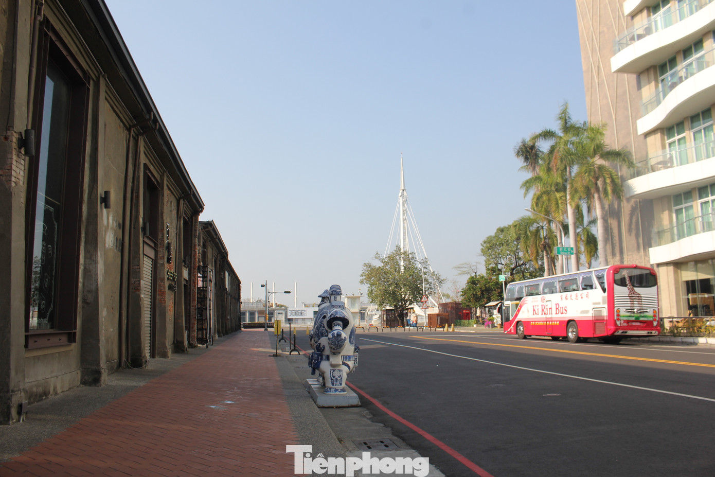 Với kiến trúc ấn tượng và cảnh quan bắt mắt, cầu Đại Cảng thu hút hàng trăm nghìn người đến thăm quan hàng năm, nhất là trong những tháng mùa hè. Với kiến trúc ấn tượng và cảnh quan bắt mắt, cầu Đại Cảng thu hút hàng trăm nghìn người đến thăm quan hàng năm, nhất là trong những tháng mùa hè.