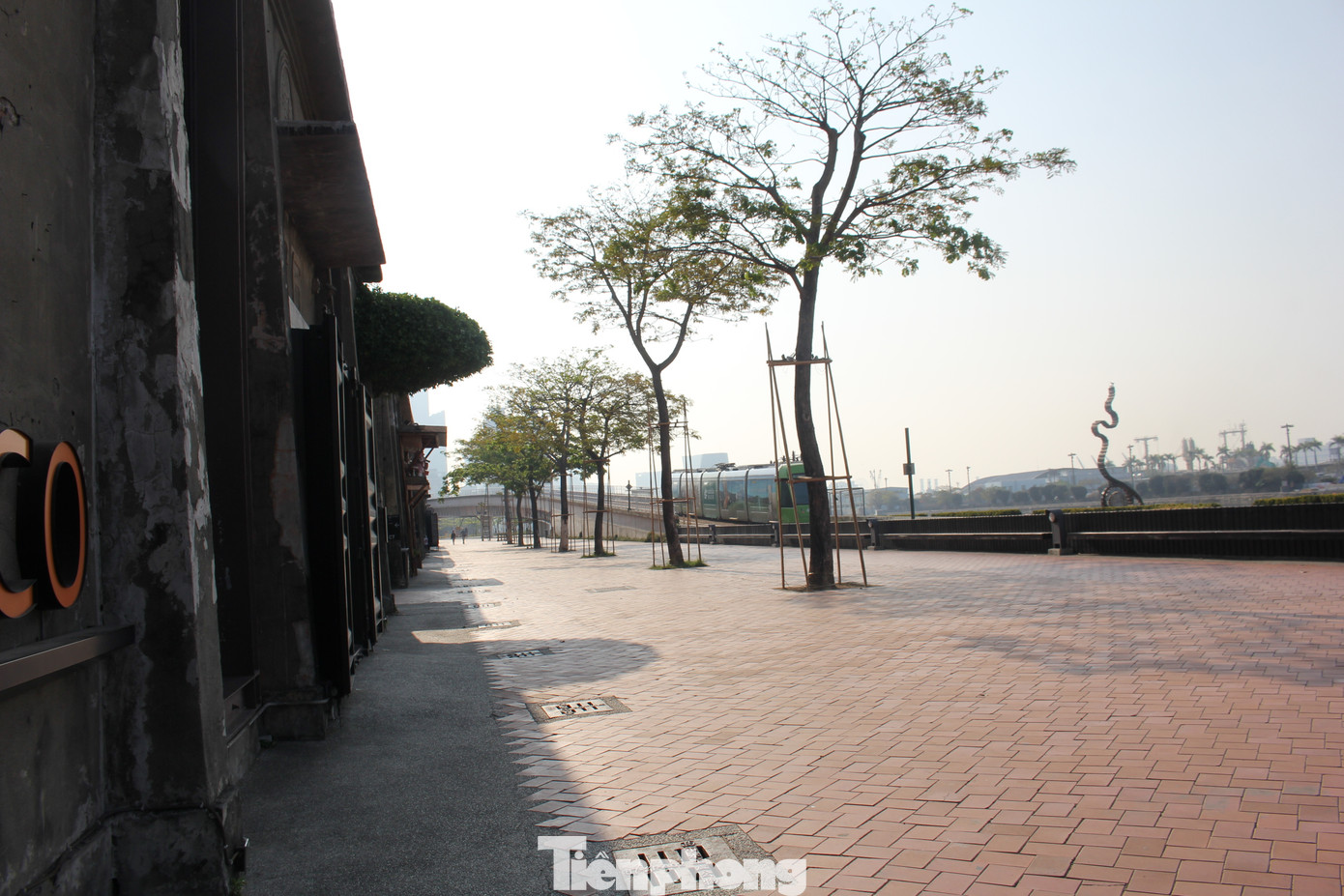 Với kiến trúc ấn tượng và cảnh quan bắt mắt, cầu Đại Cảng thu hút hàng trăm nghìn người đến thăm quan hàng năm, nhất là trong những tháng mùa hè. Với kiến trúc ấn tượng và cảnh quan bắt mắt, cầu Đại Cảng thu hút hàng trăm nghìn người đến thăm quan hàng năm, nhất là trong những tháng mùa hè.