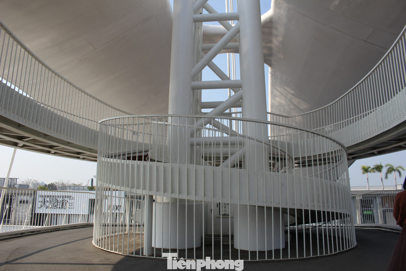 Đặc biệt, đây là cầu xoay đầu tiên ở Đài Loan và là cầu vượt sông dài nhất ở Châu Á. Đặc biệt, đây là cầu xoay đầu tiên ở Đài Loan và là cầu vượt sông dài nhất ở Châu Á.