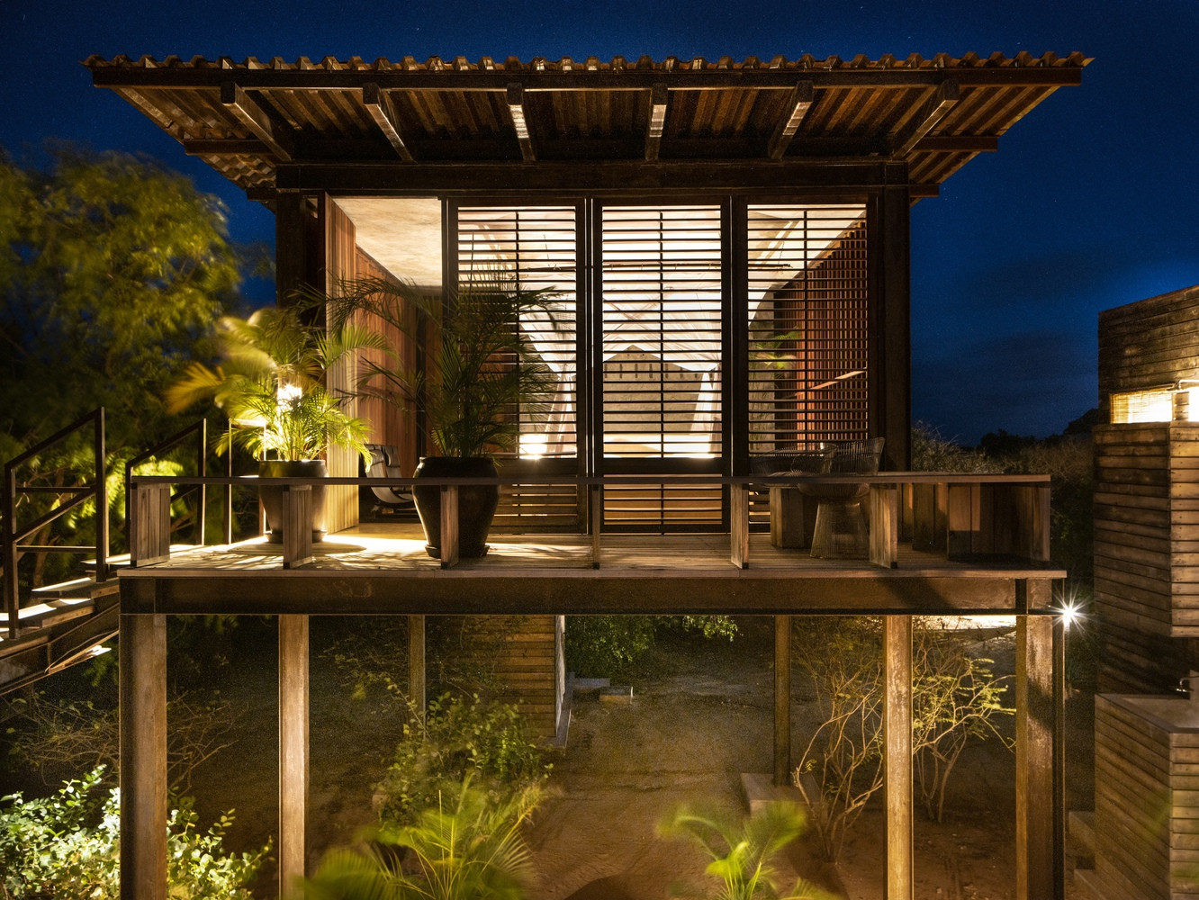 Ngôi nhà này là minh chứng về khả năng tự cung cấp ra năng lượng và kỹ thuật thông qua kiến trúc một cách độc đáo và khoa học.