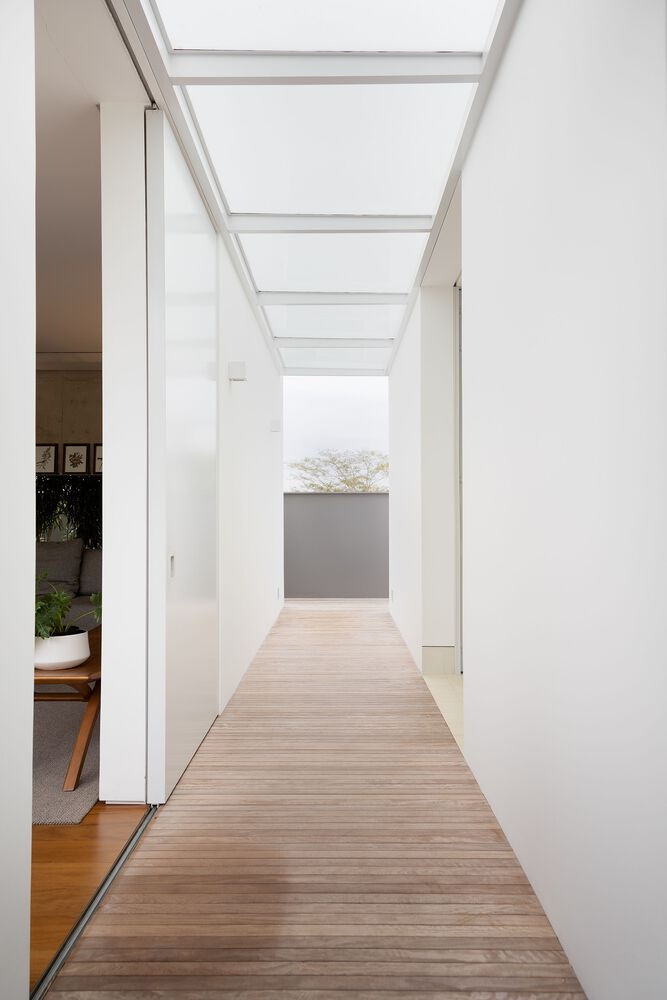 Điểm đặc biệt của đồ nội thất là đều có chữ ký của các nghệ sĩ nổi tiếng người Brazil, tạo nên sự mới lạ cho không gian