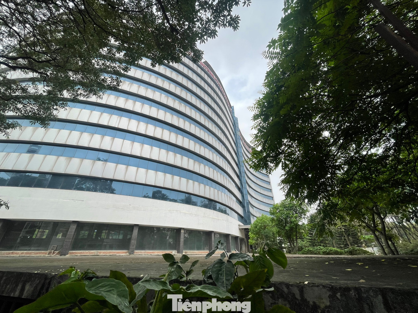 Được biết, dự án xây dựng bệnh viện được cấp giấy phép đầu tư năm 1997 do Tập đoàn Keystone Invest làm chủ đầu tư, với số vốn khoảng 50 triệu USD (tương đương hơn 1.000 tỷ đồng).