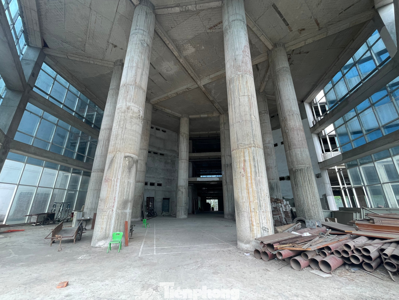 Công trình có tổng diện tích sàn xây dựng 27.000m2 với quy mô 300 giường và tiêu chuẩn quốc tế 5 sao.