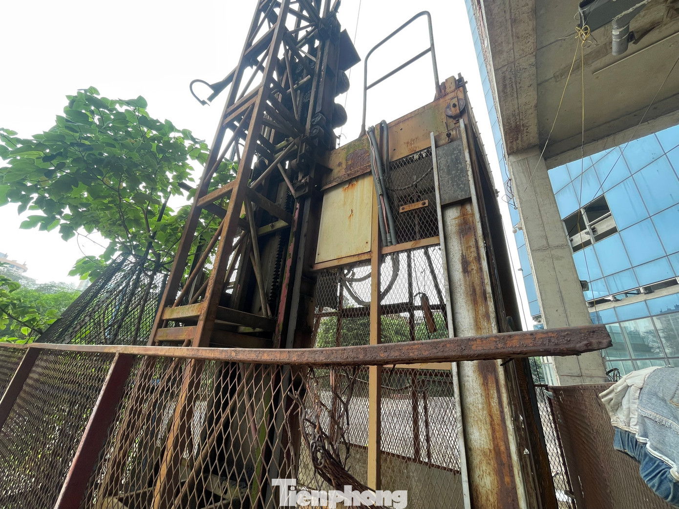 Sau nhiều năm bị bỏ hoang, các hạng mục của bệnh viện đã xuống cấp và hư hỏng.