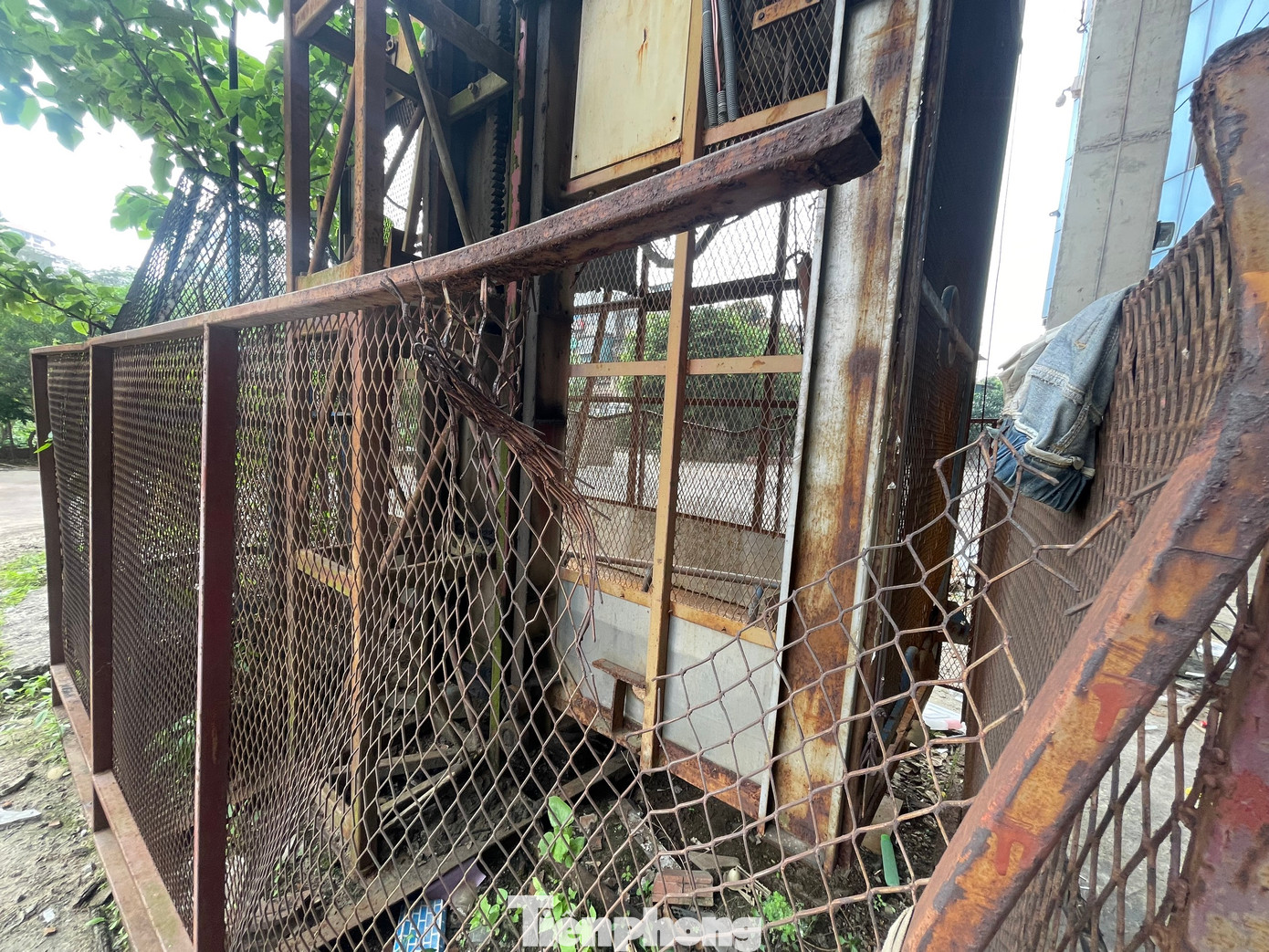 Sau nhiều năm bị bỏ hoang, các hạng mục của bệnh viện đã xuống cấp và hư hỏng.