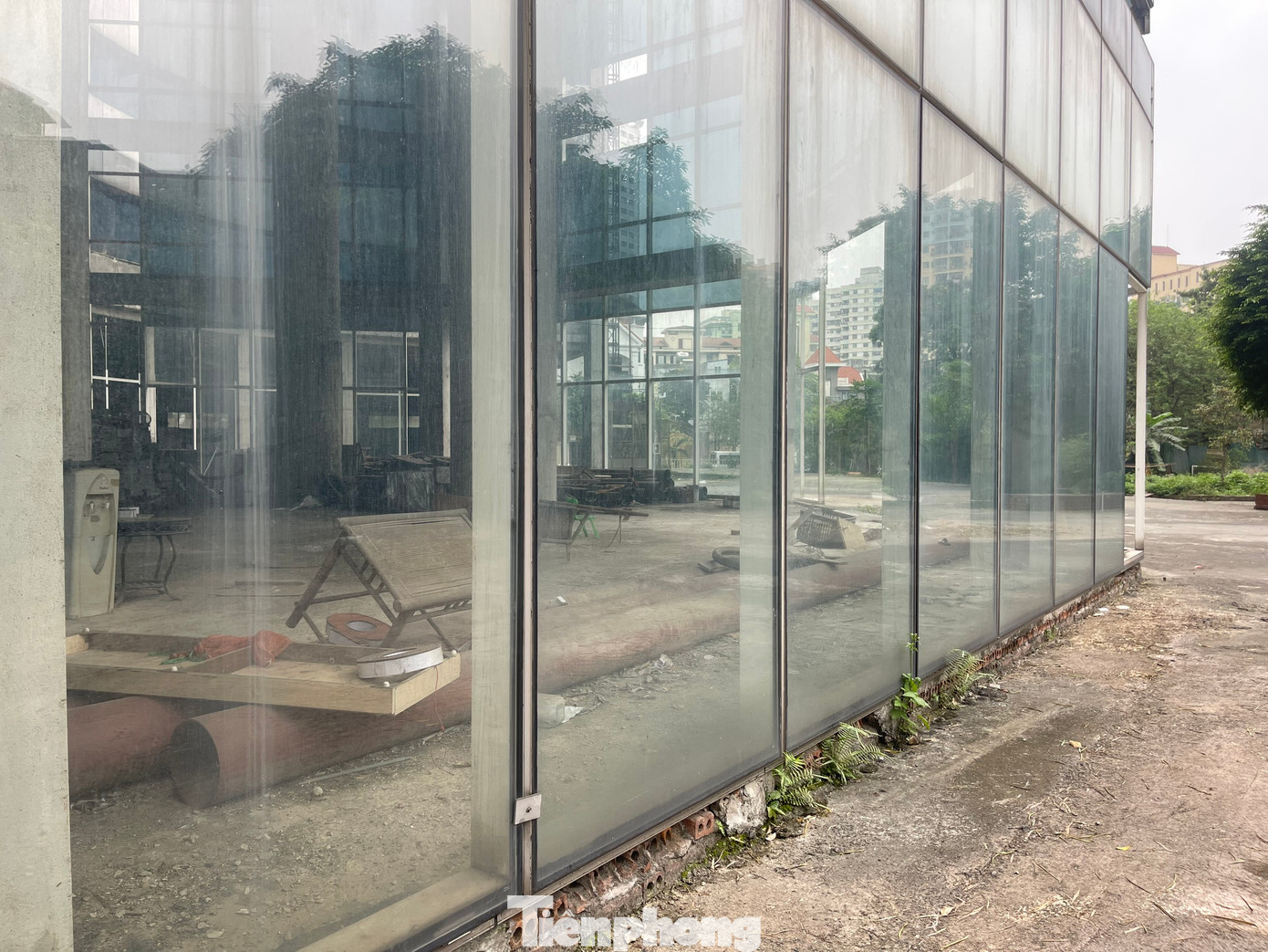 Khung cảnh hiện tại của bệnh viện quốc tế Hoa Kỳ Hà Nội khiến nhiều người tiếc nuối và xót xa.