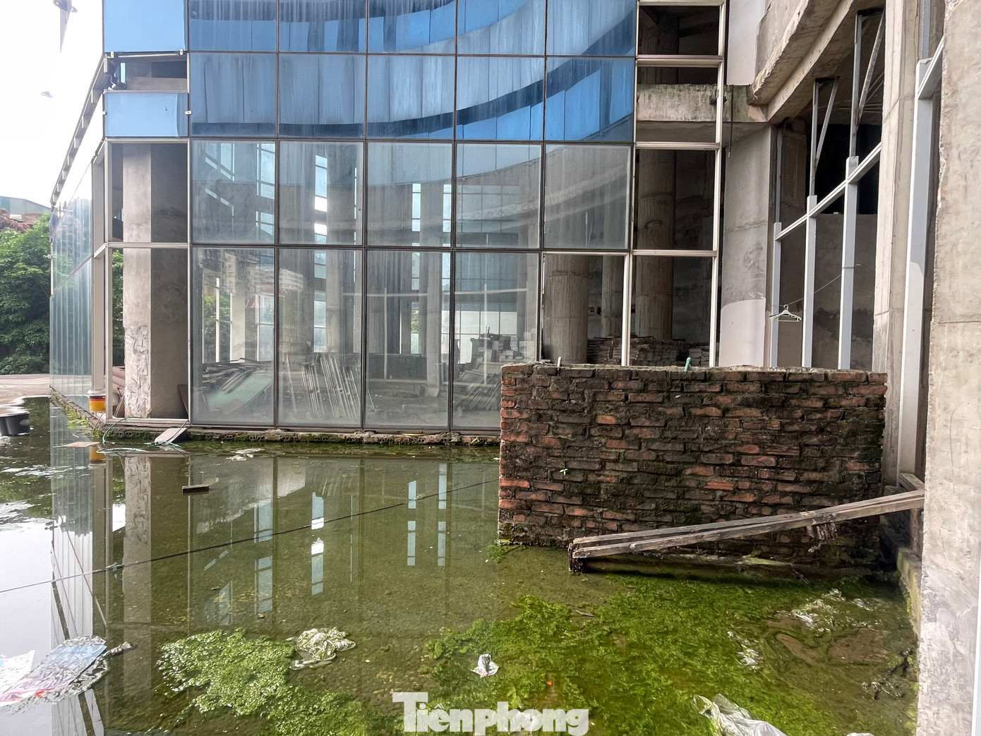 Công trình có tổng diện tích sàn xây dựng 27.000m2 với quy mô 300 giường và tiêu chuẩn quốc tế 5 sao.