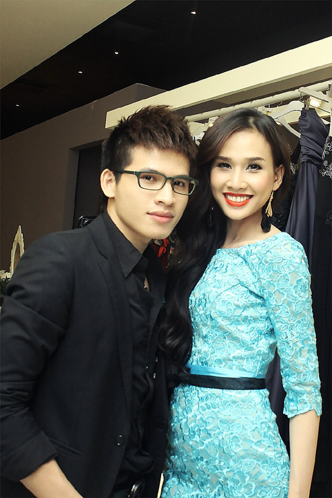 Cô cũng hội ngộ ca sĩ Quốc Thiên Idol tại buổi tiệc