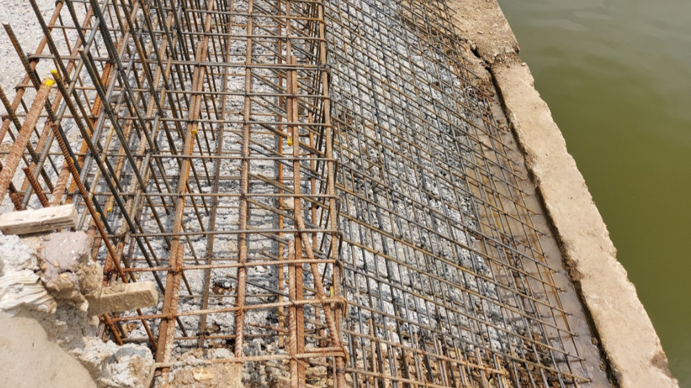 Gía sắt thép tăng đột biến khiến cho các nhà thầu lao đao. Gía sắt thép tăng đột biến khiến cho các nhà thầu lao đao.