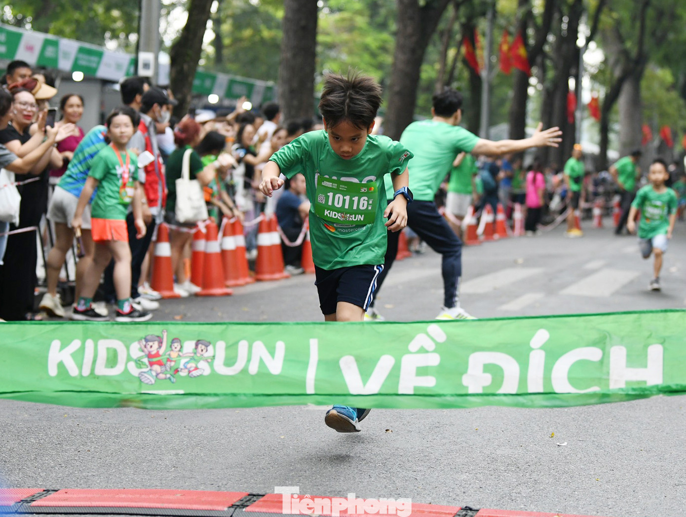 VPBank Hanoi International Marathon (VPIM) 2023 - sự kiện thể thao quốc tế thường niên chính thức của thành phố Hà Nội sẽ chính thức khởi tranh vào rạng sáng ngày 8/10/2023 tại khu vực phố đi bộ hồ Hoàn Kiếm và một số tuyến phố trên địa bàn Hà Nội, với gần 11.000 vận động viên (VĐV) đăng ký tham dự.
