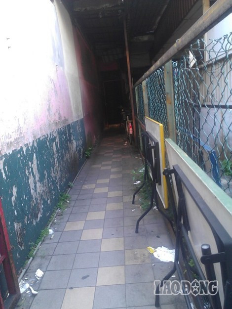 Con hẻm dẫn vào khu ổ chuột - nơi 