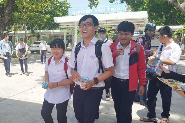 Thí sinh 63 tuổi có tới 7 đứa cháu đăng ký xét tuyển đại học ảnh 3