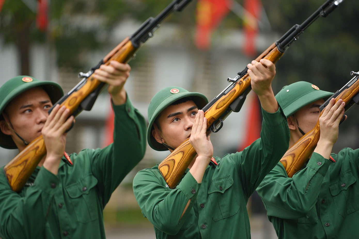 Chiến sĩ Đoàn 275, Bộ tư lệnh Lăng Chủ tịch Hồ Chí Minh luyện tập ngắm súng. Ảnh: Thế Đại