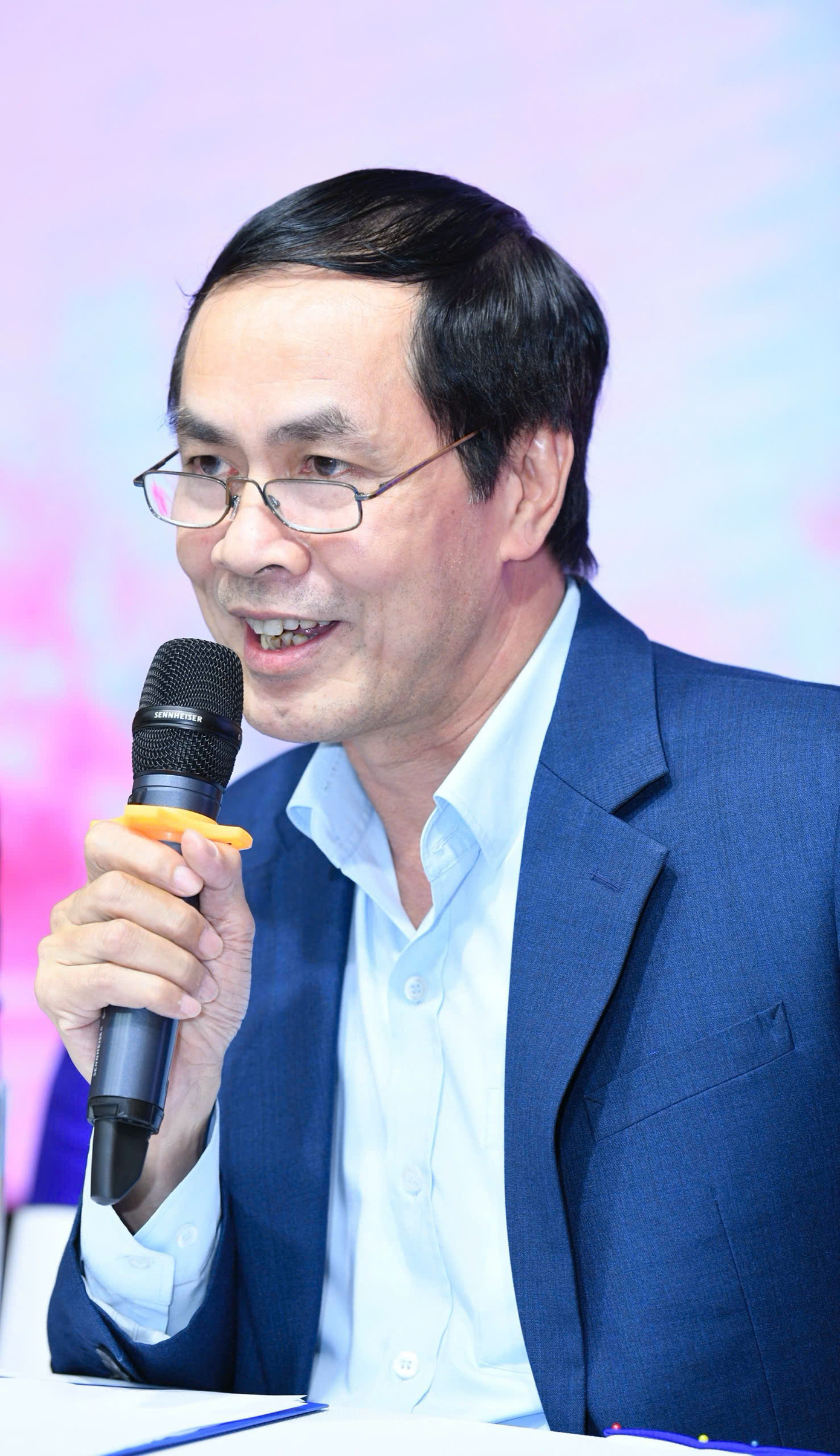 Nhà thơ Trần Hữu Việt, Trưởng ban giám khảo Hoa hậu Việt Nam 2024. Ảnh: Trọng Tài.