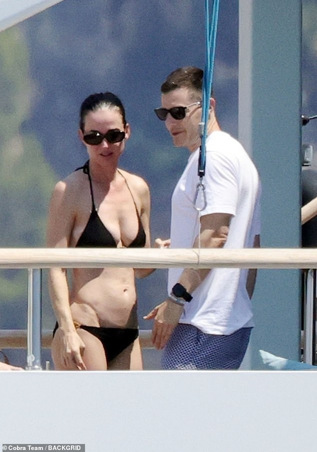 Katy trông thân thiết với Michael Kives. Ảnh: BackGrid.