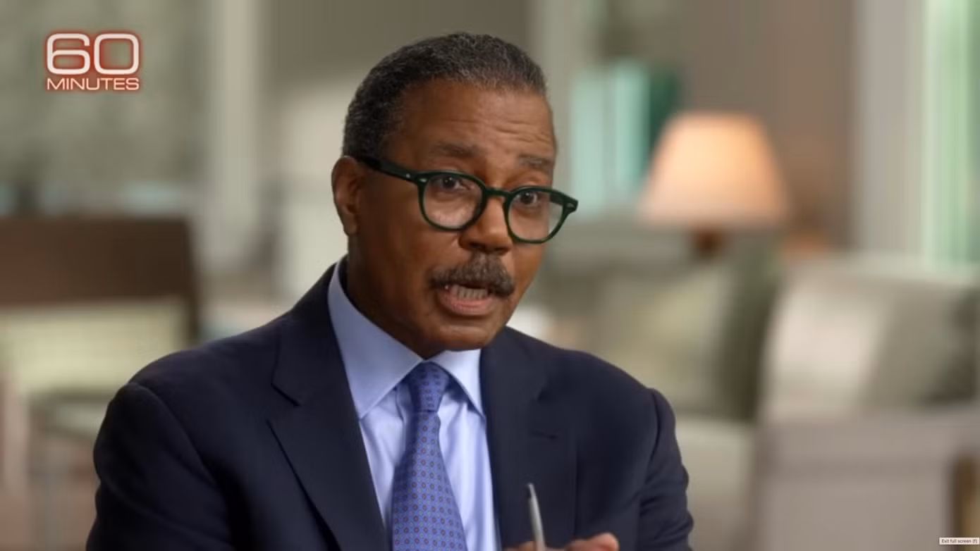 Bill Whitaker khóc vì bị buộc phải nhượng bộ trước ông Trump.