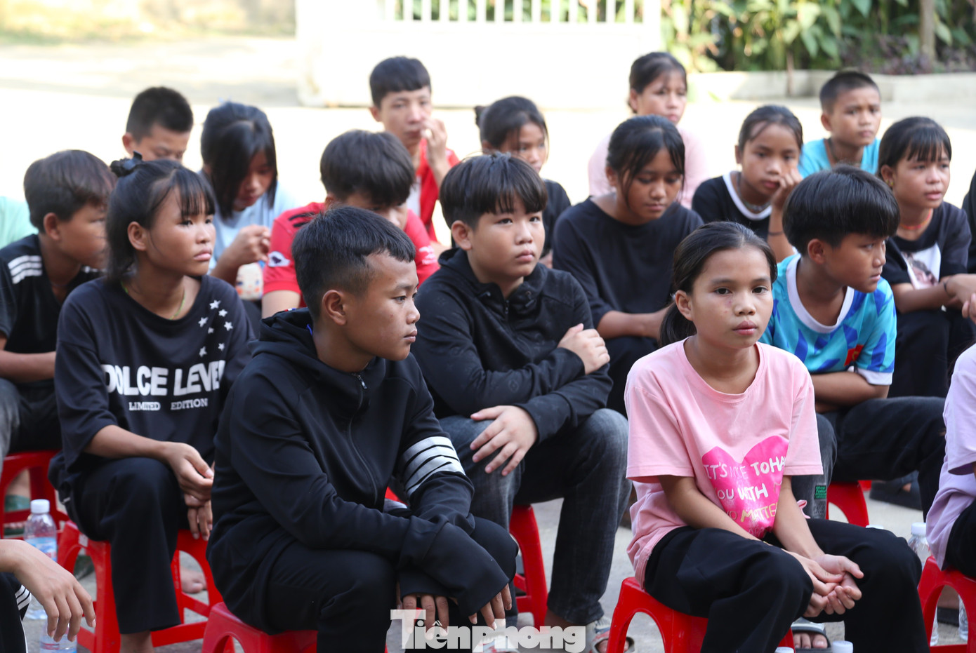 Ký túc xá biên cương xã Môn Sơn hiện có 82 học sinh, đều là người đồng bào dân tộc thiểu số Đan Lai. Ký túc xá biên cương xã Môn Sơn hiện có 82 học sinh, đều là người đồng bào dân tộc thiểu số Đan Lai.