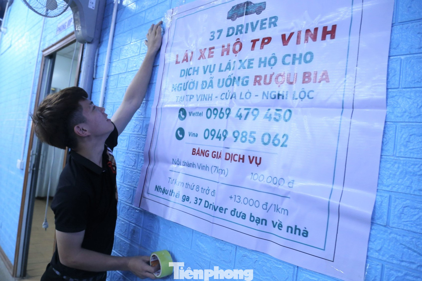 Việc thắt chặt quy định xử phạt hành vi lái xe khi có nồng độ cồn trong thời gian gần đây đang từng bước hình thành thói quen “đã uống rượu, bia thì không lái xe". Do đó, trước khi uống, nhiều người đã gọi đến tổng đài để thuê người đến lái xe hộ; hoặc các nhà hàng, quán nhậu cũng kết nối với các cơ sở dịch vụ lái xe hộ để lái xe đưa khách hàng về nhà an toàn.