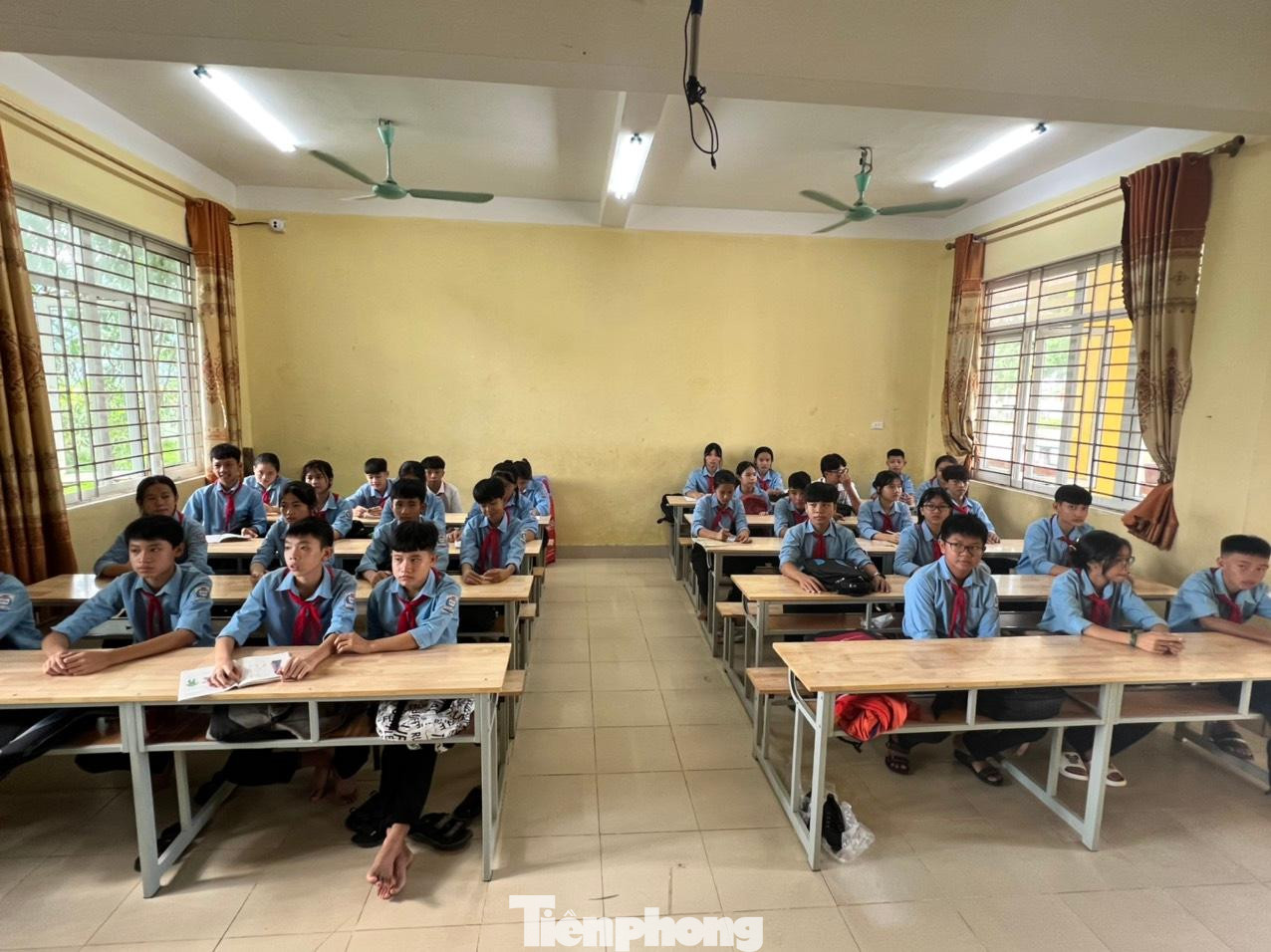 Toàn bộ học sinh đã đi học sau vụ việc phụ huynh phản đối sáp nhập trường.