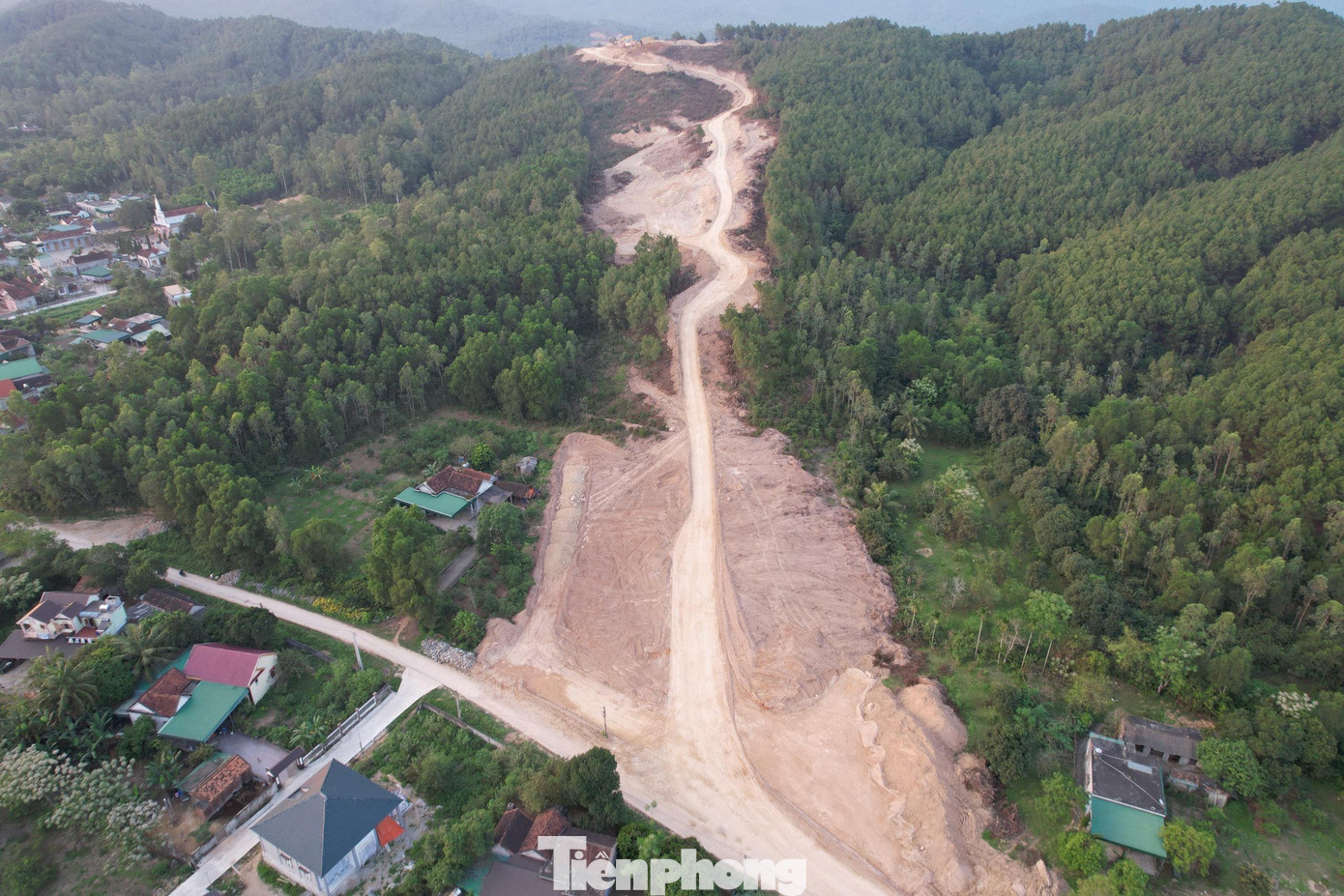 Đến thời điểm hiện tại, tiến độ thi công dự án cao tốc Bắc Nam đoạn Diễn Châu - Bãi Vọt vẫn còn chậm Đến thời điểm hiện tại, tiến độ thi công dự án cao tốc Bắc Nam đoạn Diễn Châu - Bãi Vọt vẫn còn chậm