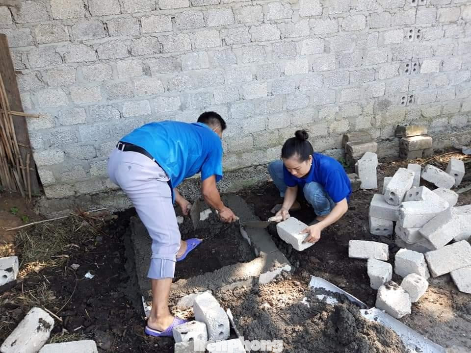 Xây dựng lò đốt rác mini cho các hộ khó khăn ở bán Ná Công Xây dựng lò đốt rác mini cho các hộ khó khăn ở bán Ná Công