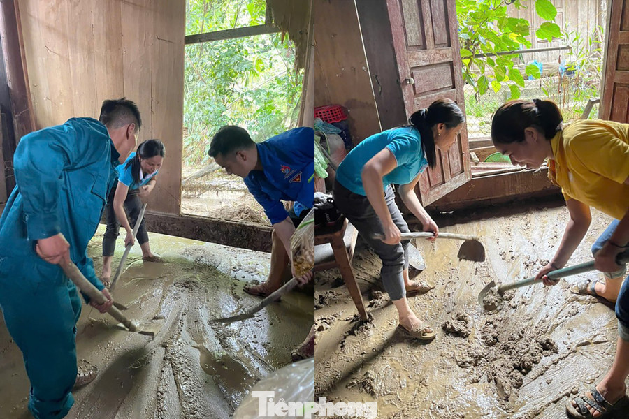 Thầy cô, các lực lượng tất bật dọn dẹp trường học sau lũ quét