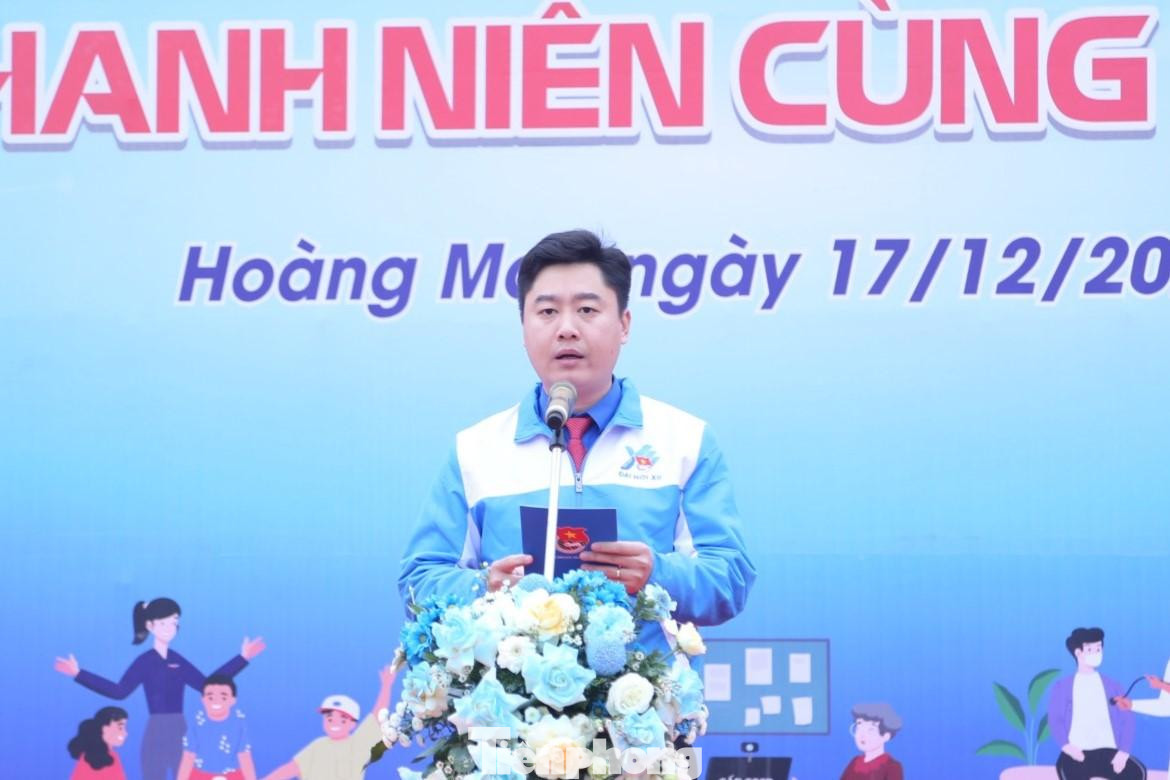 Anh Lê Văn Lương, Ủy viên Ban Thường vụ T.Ư Đoàn, Bí thư Tỉnh Đoàn Nghệ An phát biểu tại chương trình Anh Lê Văn Lương, Ủy viên Ban Thường vụ T.Ư Đoàn, Bí thư Tỉnh Đoàn Nghệ An phát biểu tại chương trình