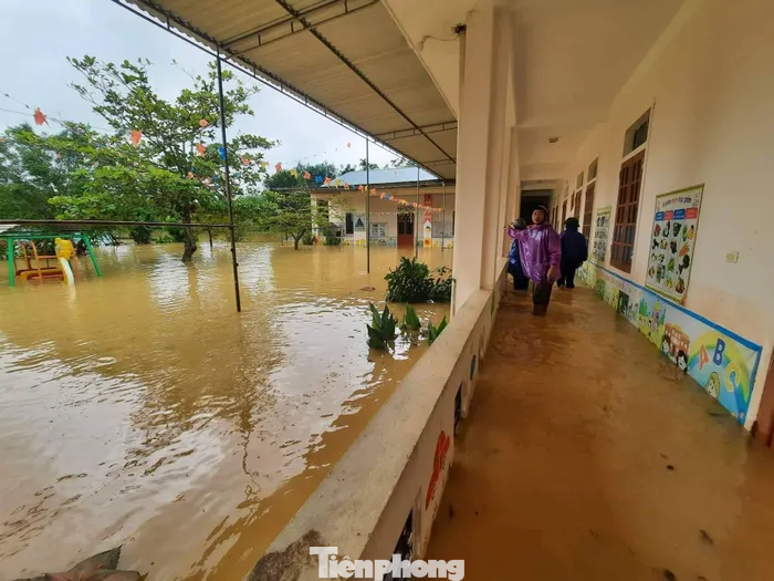 Nhiều trường học ở Nghệ An bị ngập sâu Nhiều trường học ở Nghệ An bị ngập sâu