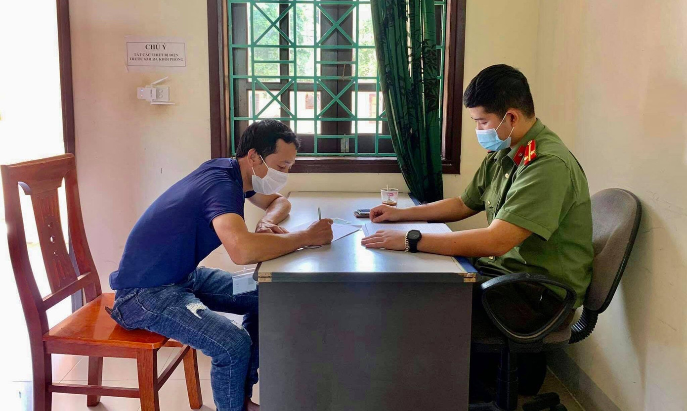 Anh L.V.C tại cơ quan công an.